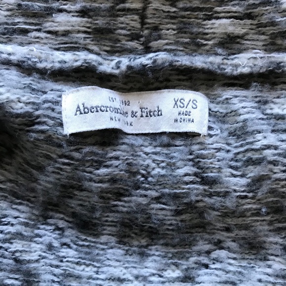A&F GREY WHITE IKAT DIAMOND WRAP CARDIGAN SWEATER - Picture 5 of 8